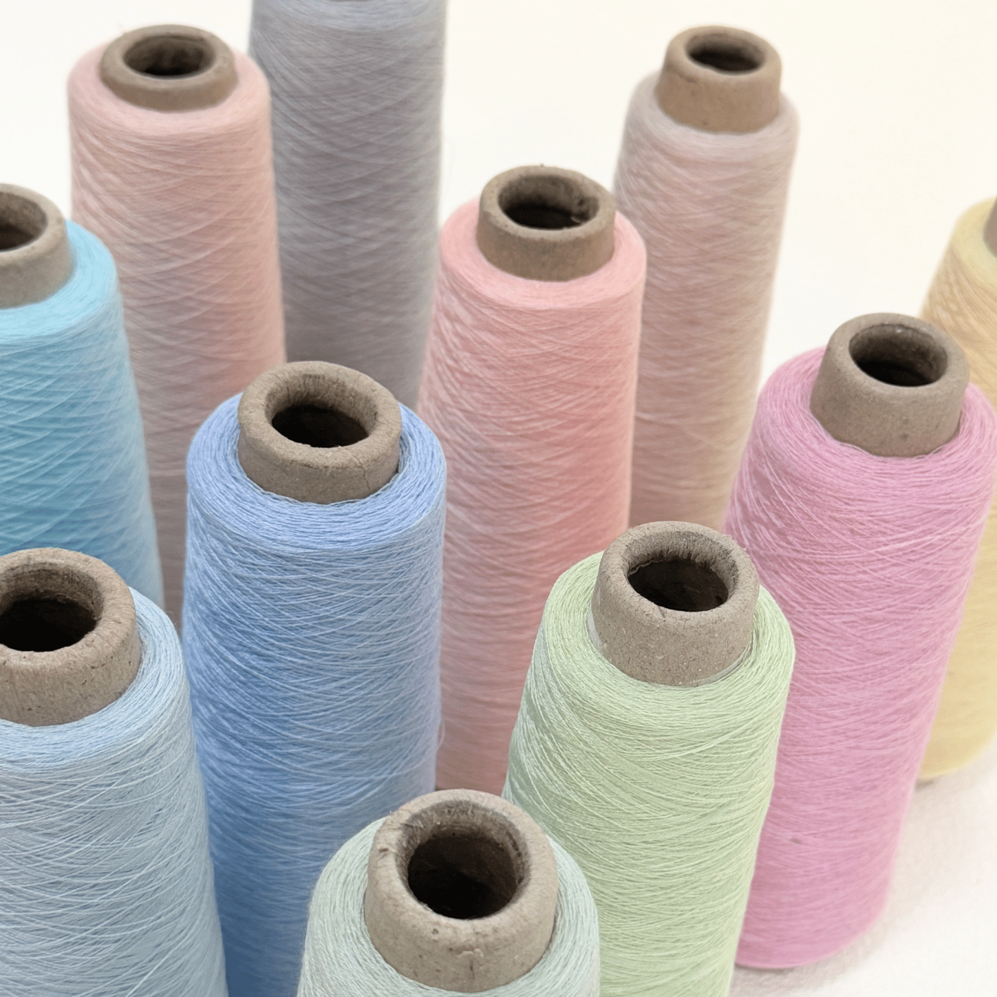 Chaine Trame-100% Tencel Lyocell Marled Yarn in 79 Candy Pink ()