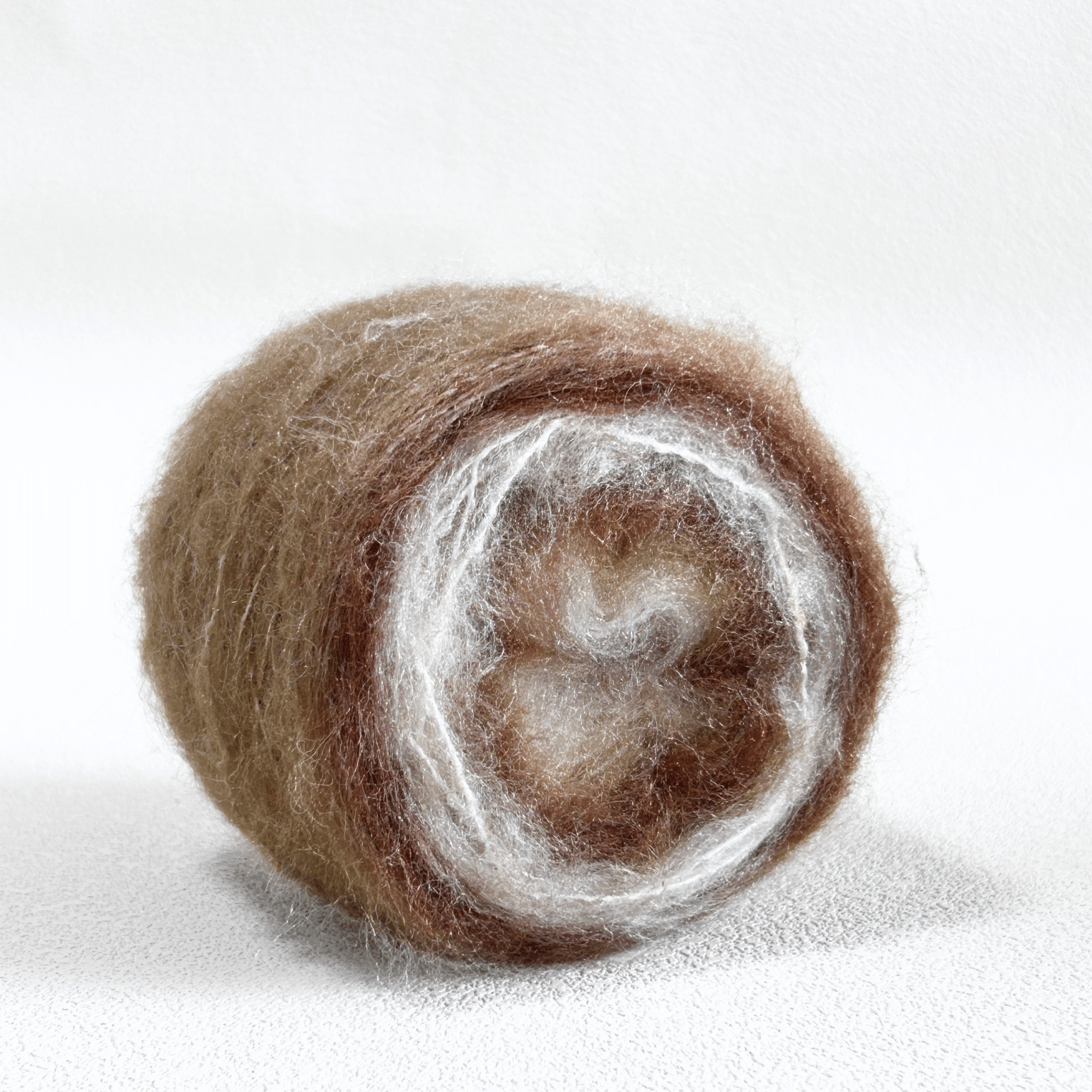 Chaine Trame - Caramel Cream | Hand - dyed Gradient Mohair Wool Yarn in 50g ()