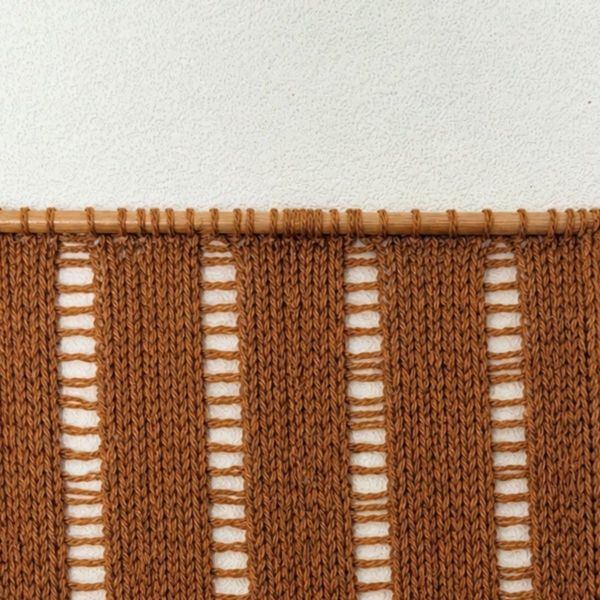 Chaine Trame-Cashmere Wool Blend Yarn in Y01 Soft Ivory ()