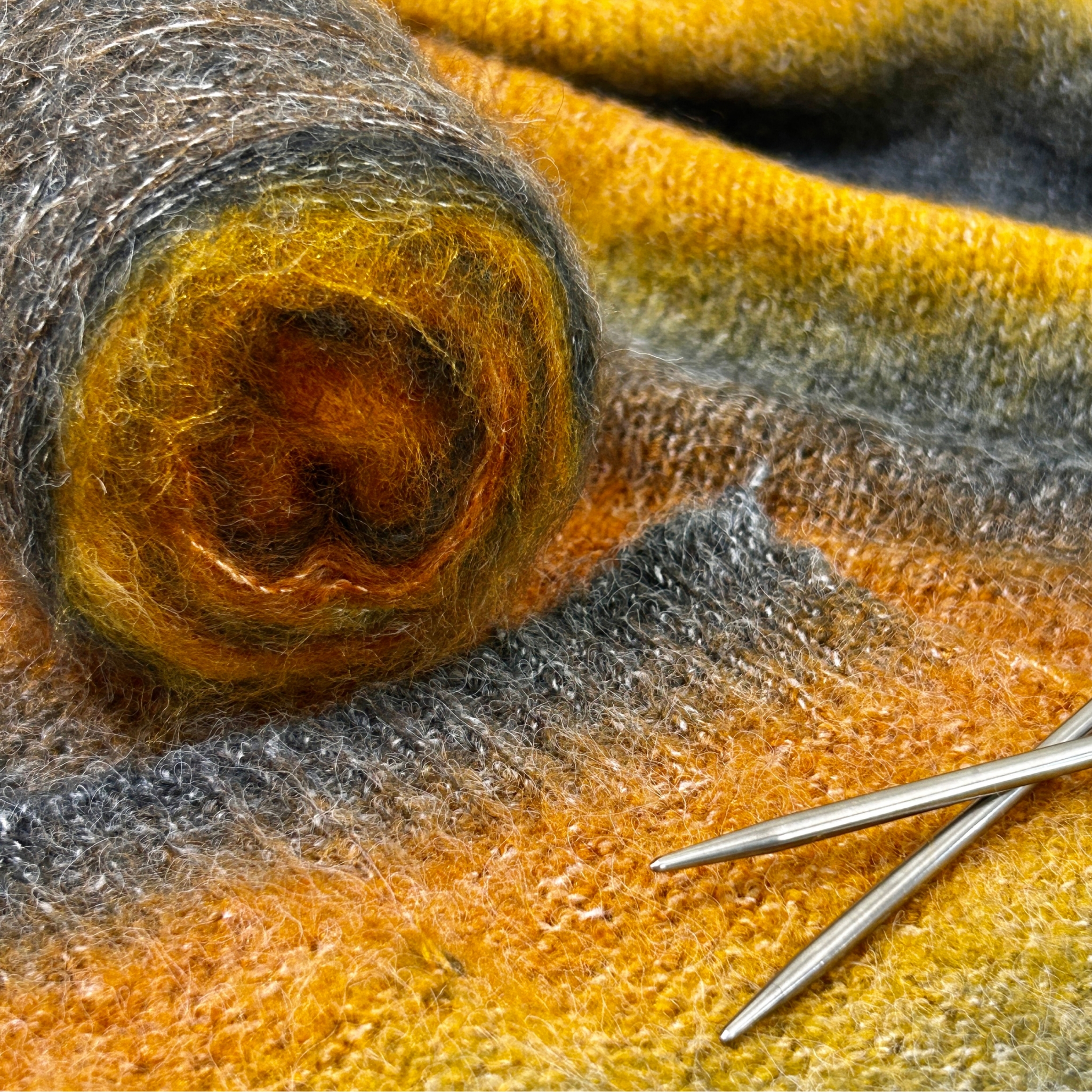 Chaine Trame - Cinder Glow | Hand - dyed Gradient Mohair Wool Yarn in 50g ()