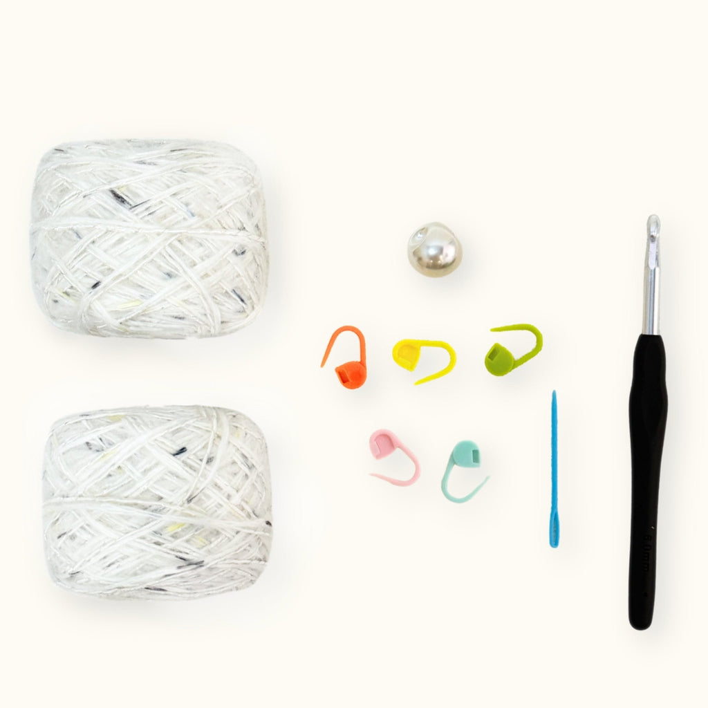 Chaine Trame - Textured Wool Wristlet Bag Crochet Kit in White ()