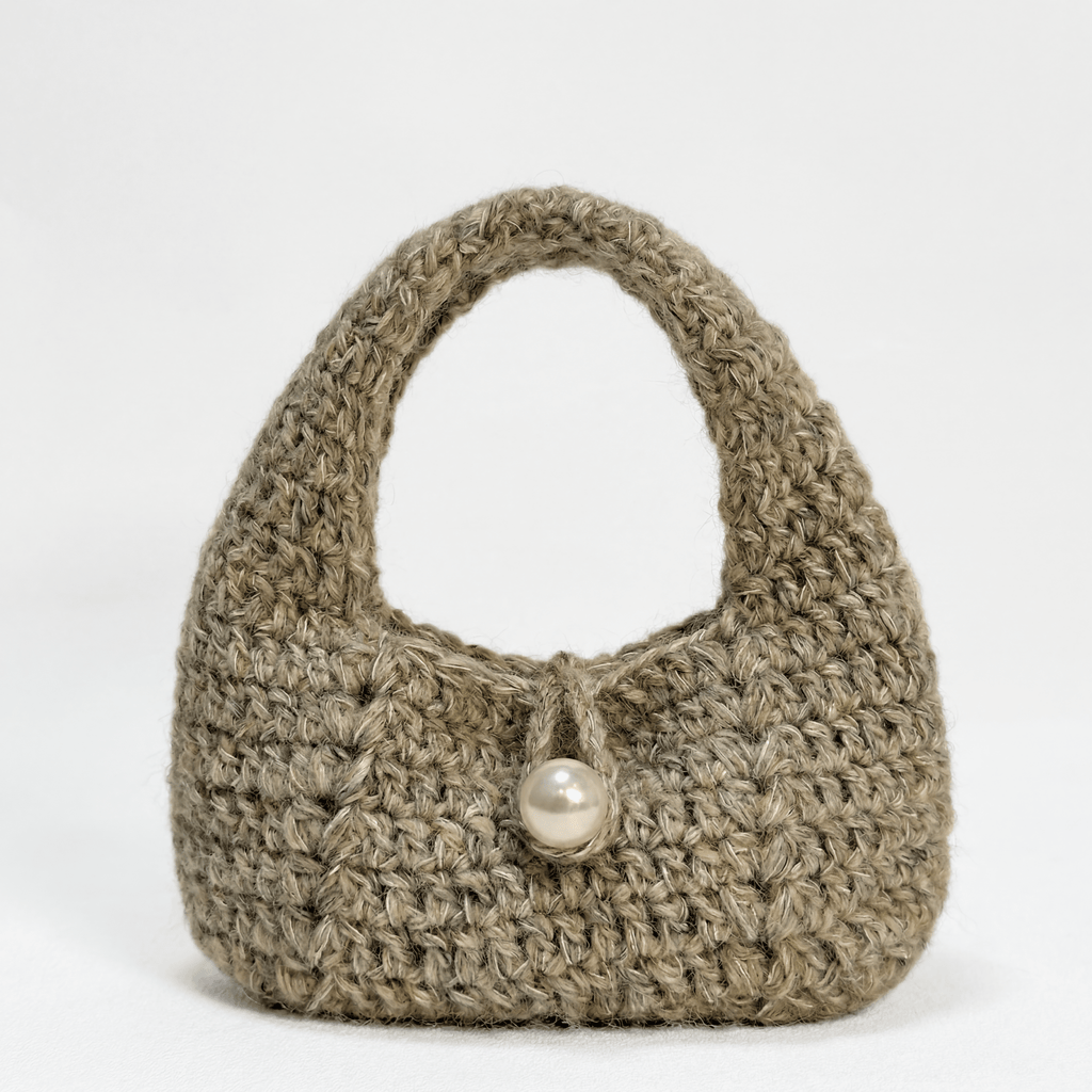 Chaine Trame - Textured Wool Wristlet Bag Crochet Kit in White ()